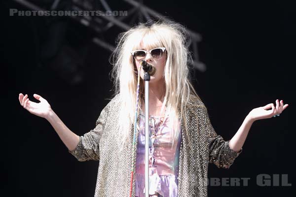 THE ASTEROIDS GALAXY TOUR - 2009-08-29 - SAINT CLOUD - Domaine National - Scene de la Cascade - 